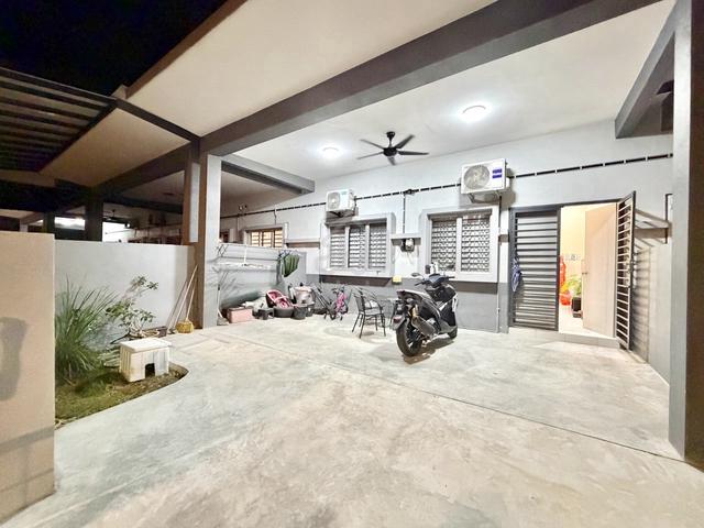 Walking distance Quayside mall Teres 1tingkat seksyen 29 shah alam 1