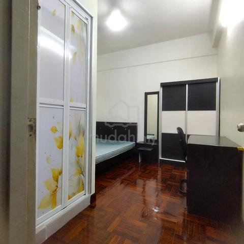 Large Room w/ Attached Toilet @ Sunway Ridzuan Condo 1
