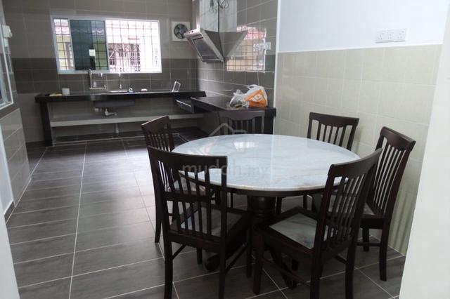 【 Facing SouthEast, Kitchen extended 】 2 Storey House, Garing Utama 1