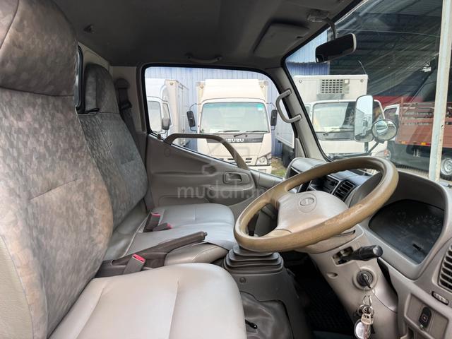 Hino WU300R 1 Ton 10 Kaki Box Bonded 4800KG Lori - photo 5 of 6