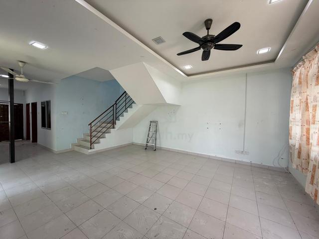 Double Storey Corner Lot / Kulai / 4 Bed 1