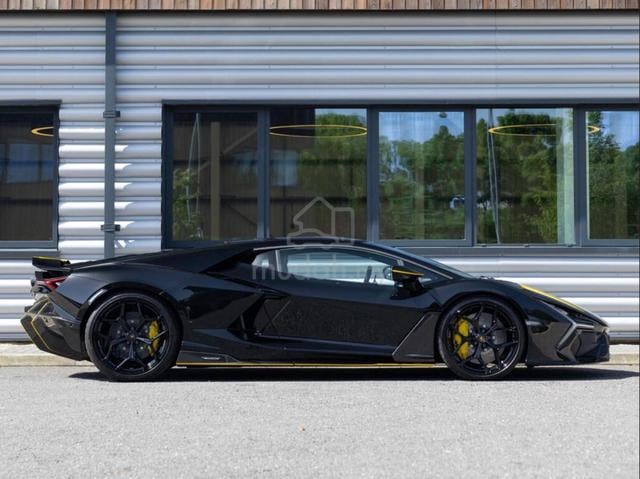 2025 Lamborghini REVUELTO 6.5 V12 NEW CAR 215MILES - 5