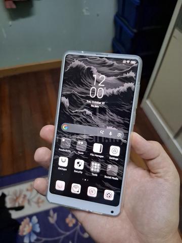 Xiaomi Mi Mix 2s - photo 2 of 6
