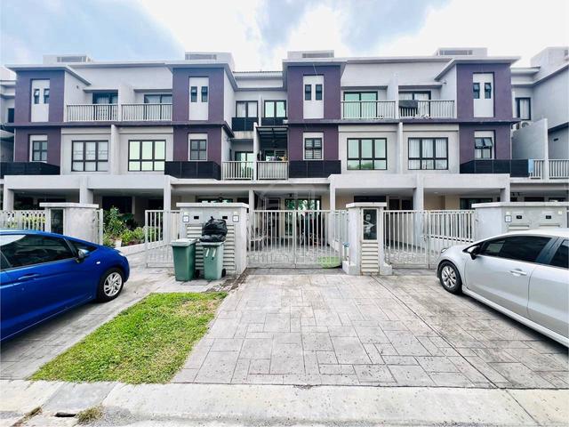 RUMAH CANTIK Townhouse Bandar Puteri Bangi 1