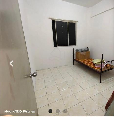 middle room for rent 1