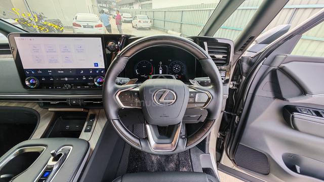 2024 Lexus LM 2.4 500H EXECUTIVE 4 Seater ready st - 3