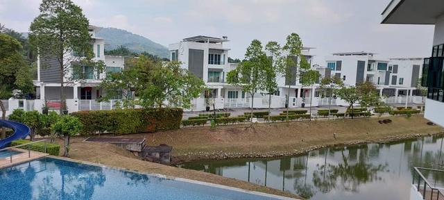 3 Storey Corner Bungalow in Hillpark Residences Alma Bm 1