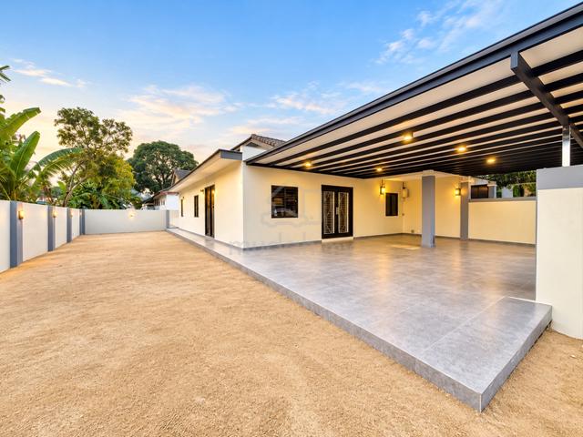 Huge Size Corner Lot | 4 Bedroom 3 Bathroom | Single Storey 1