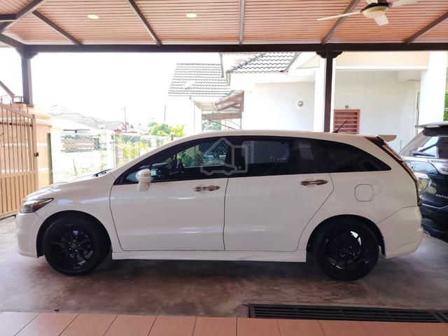2010 Honda STREAM 1.8 i-VTEC RSZ FACELIFT (A) - 3