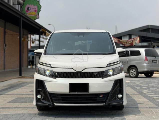 2018 Toyota VOXY 2.0 (GR SPORT) - 2