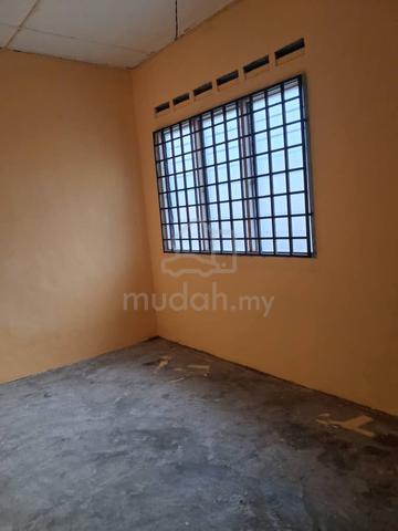 Kota Masai,jalan nenas, double storey low cost, unfurnish, 2 bedroom 1