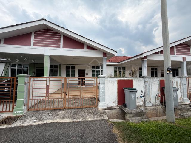 JALAN HAJAH YON, Taman Hajah Yon Rumah Setingkat Untuk Dijual 1