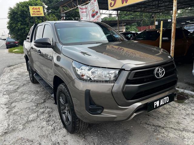 Toyota HILUX 2.4(A)REVO E D/C VNT 6PSD 4X4 Pickups - 4