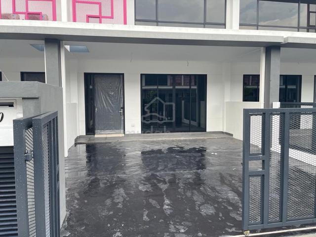 Bandar Bukit Raja: Lumira 1
