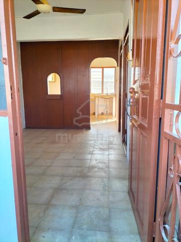 Flat Taman Ungku Tun Aminah 1