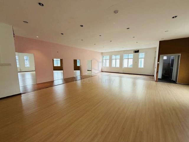 CHEAPEST! Butterworth shoplot. 1st floor. Corner unit. 2500sqft! 1