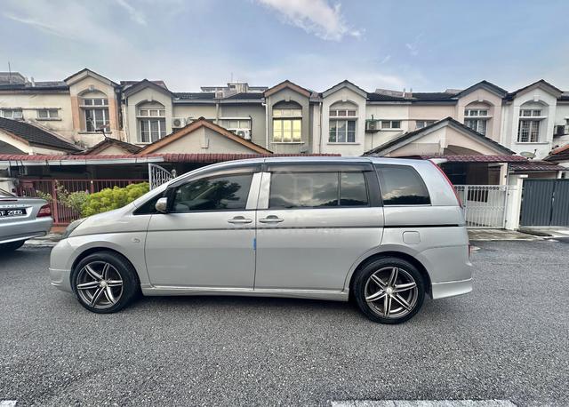 2005 Toyota ISIS 2.0 CVT (A) - 2