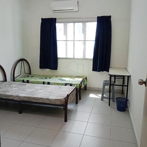 Bayu 2, Nilai, Middle Room Near INTI & KLIA 3