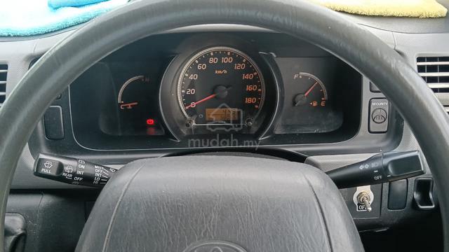 2009 Toyota HIACE 2.5 (M) - 2