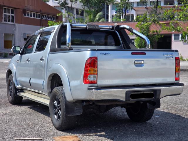 2010 Toyota HILUX 2.5 G FACELIFT DOUBLE CAB (A) - 3
