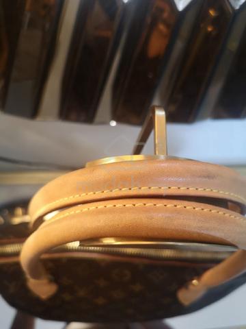 Carousel Image