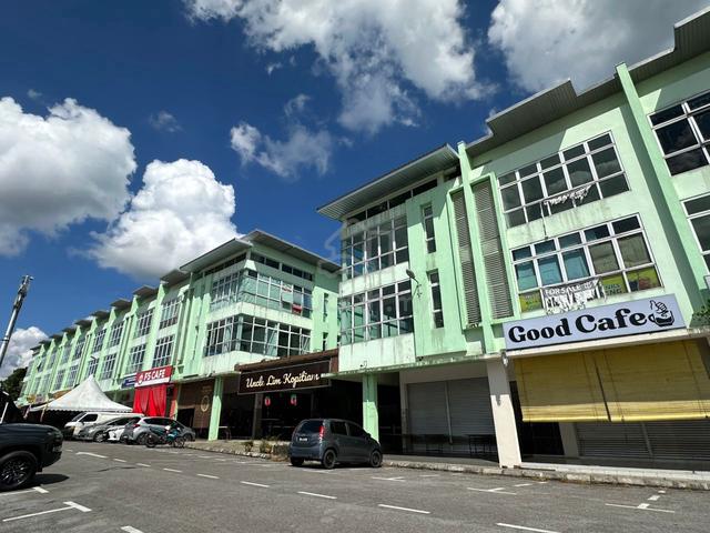 For Rent Facing main road 1st floor corner shoplot for rent 1