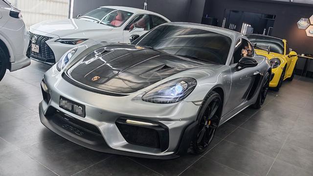 2017 Porsche 718 2.0 CAYMAN (A) GT4 RS bodykit - 1