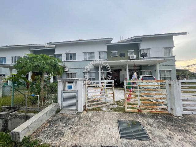 2sty Inter Unit Terrace at Jalan Timur Bdr Enstek 1