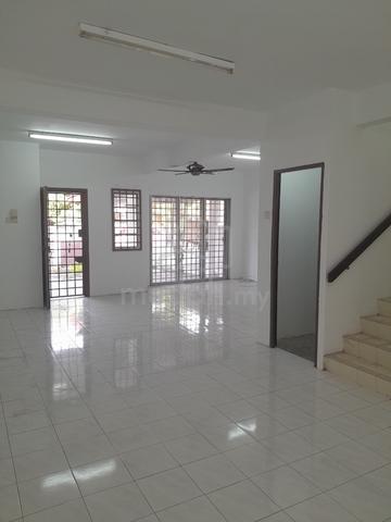 Cheap and Near Senai Airport 1