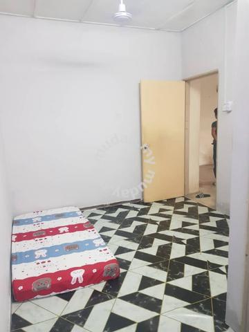 Bilik Sewa Town House depan Padang MPAJ Pandan Indah 1
