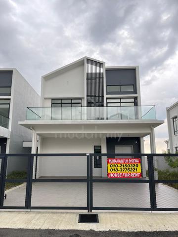 KLUANG HOUSE FOR RENT (Semi D)  1