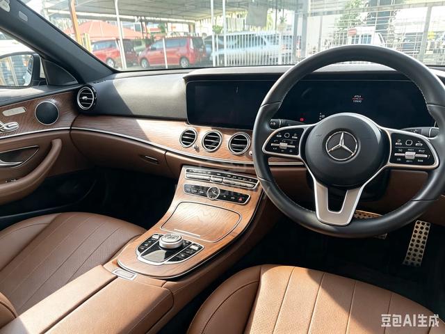 2019 Mercedes Benz E200 2.0 AVANTGARDE (CKD) (A) - 4