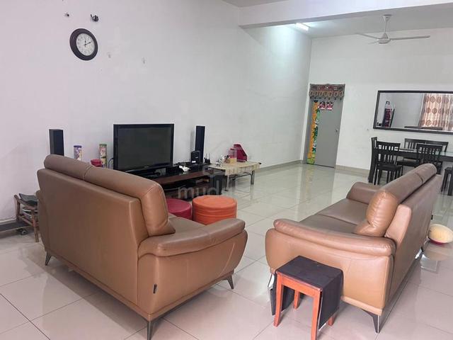 D’Anjung Klang 2.5 Storey Terrace Well Maintained Big Land For Sale 1