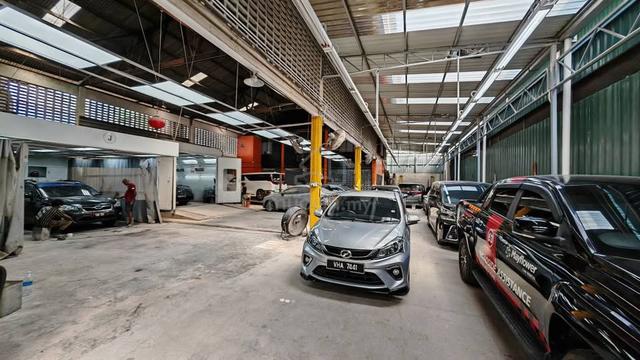 Auto Body & Paint Workshop For RENT 1