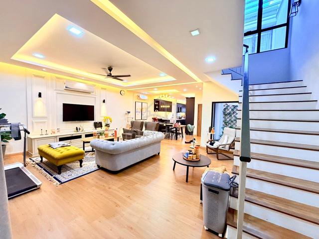 RENOVATED 22' X 75'🔥2-Storey Terrace Elmina Valley U16 (Elmina West) 1