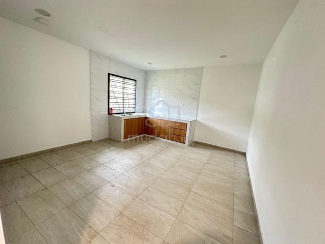 Fully Renovated Bukit Kempas @ 2 Storey Corner Lot Unblock View 4