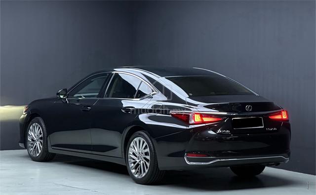 2023 Lexus ES250 2.5 Sedan Luxury FSR WTY28 LowUse - 4