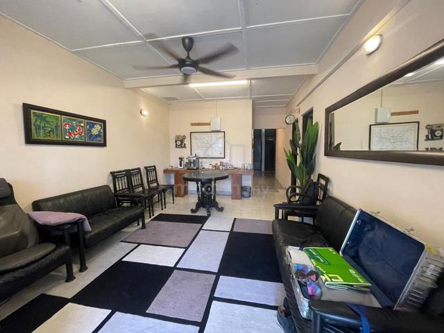 Section 8 Petaling Jaya Single Storey 5R1B 1