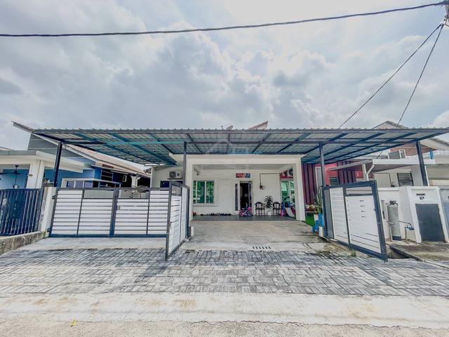 RENOVATED! Semi D Single Storey Taman Indah Puteri, Sepang 1