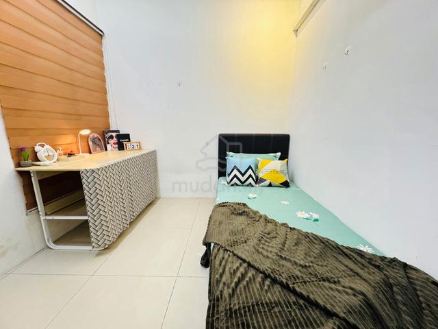 Single Room at Suriamas Condominium Fully Furnish Zero Deposit 1