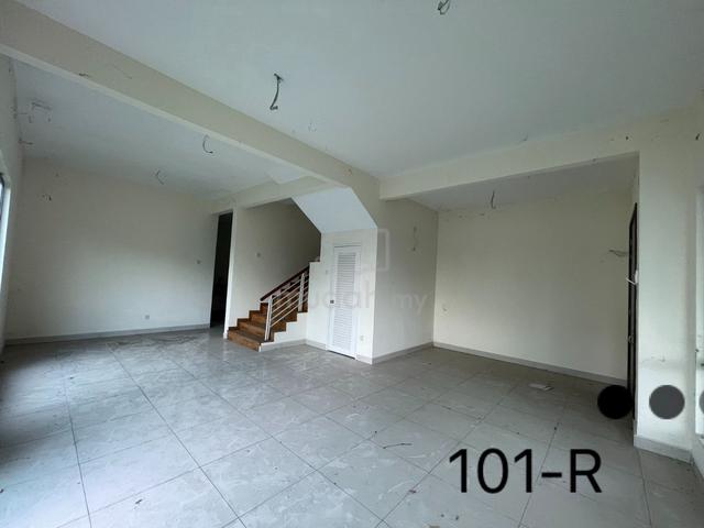 Corner Lot Double Storey Cluster Semi D Sale@ Bandar Parkland Kristal 1