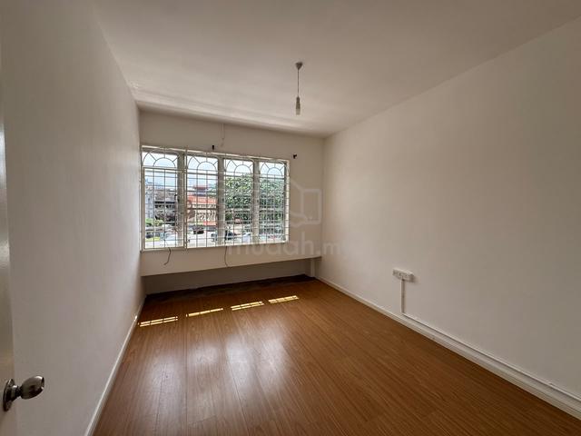 WALKING DISTANCE TO JONKER 1st Floor Shoplot Kota Laksamana Tengkera 1
