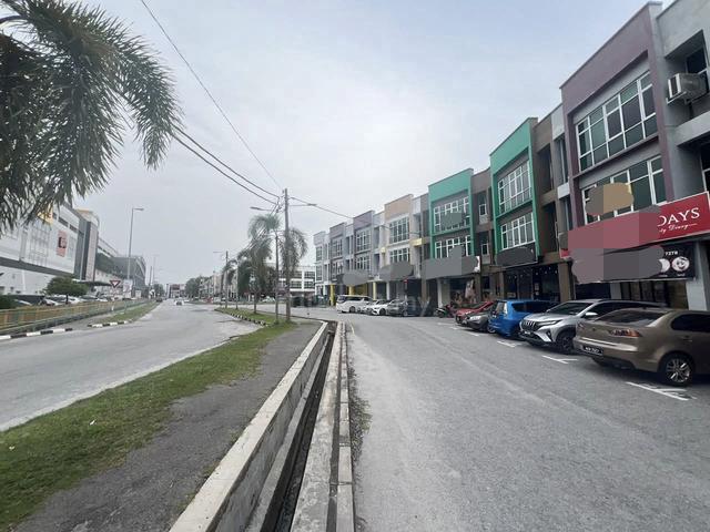 Main Road Facing Pengkalan Station 18 Shop Lot  1