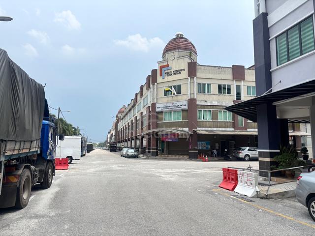 Main Road 3 storey shop Lot For Sale at Taman Intanova Teluk Intan 1