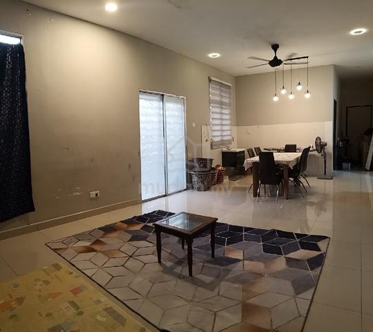 Rumah Banglo 2 bilik Bandar tasik senangin untuk disewa 1