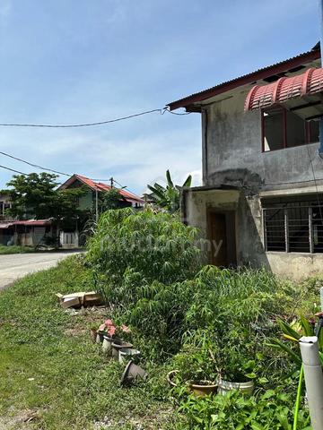 Rumah Buruk Dua Tingkat di Taman Desa Peringat untuk dijual 1