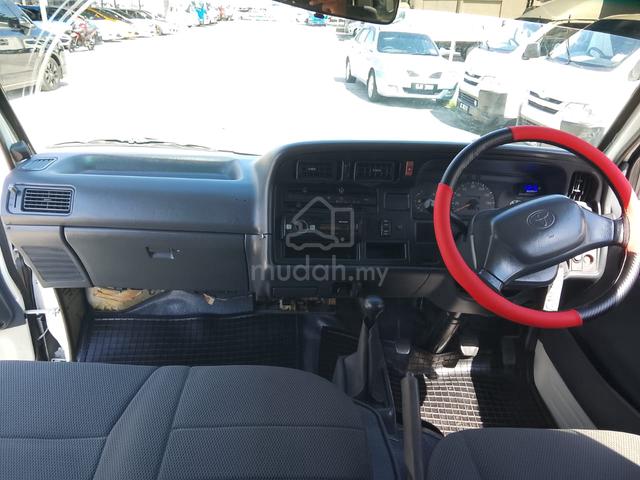 2001 Toyota HIACE (M) Window Van Low Roof - 4