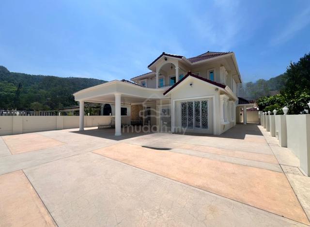 Batu Ferringhi 2-Storey Bungalow | 6 Bed 6986 Square Feet Land 1