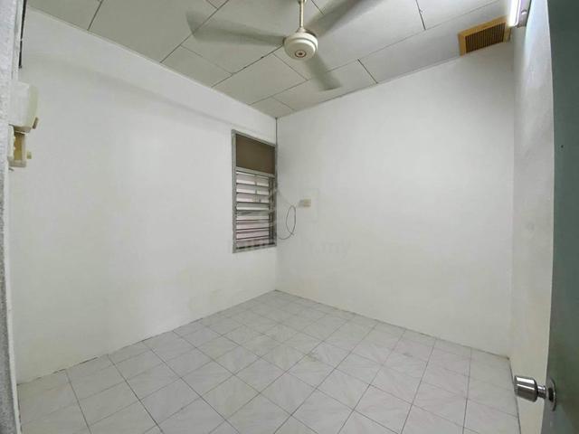 Simpang ampat Taman Merak single Story Terrace 1