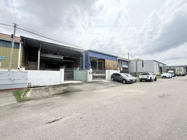 Taman Mount Austin 1.5 Storey Terrace Factory (Rent) 1